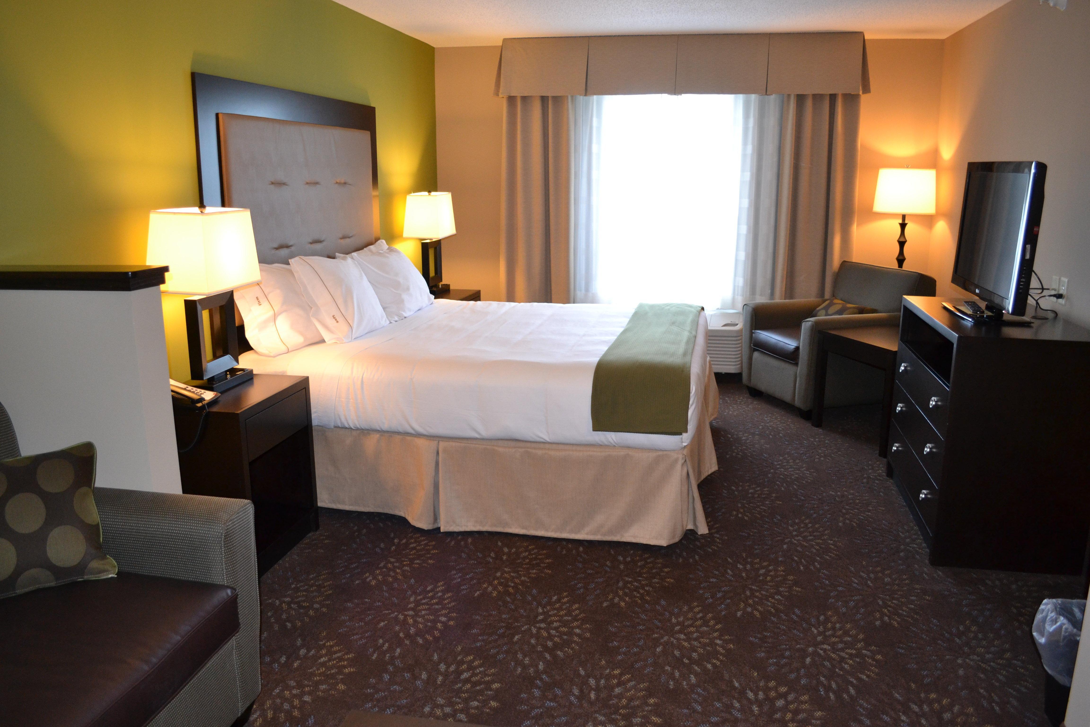 Holiday Inn Express & Suites Northwood By Ihg Silver Lake Exterior foto