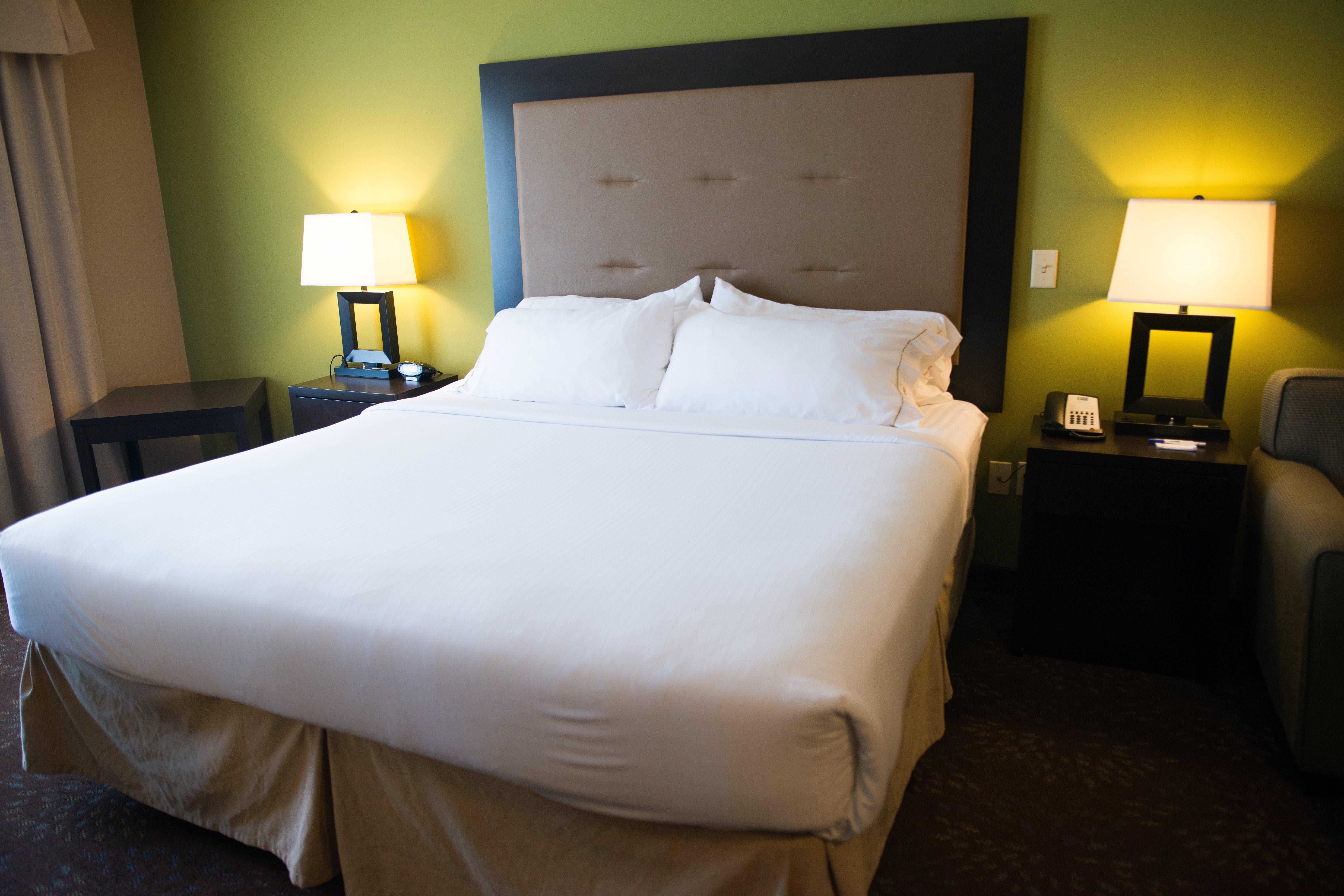 Holiday Inn Express & Suites Northwood By Ihg Silver Lake Exterior foto