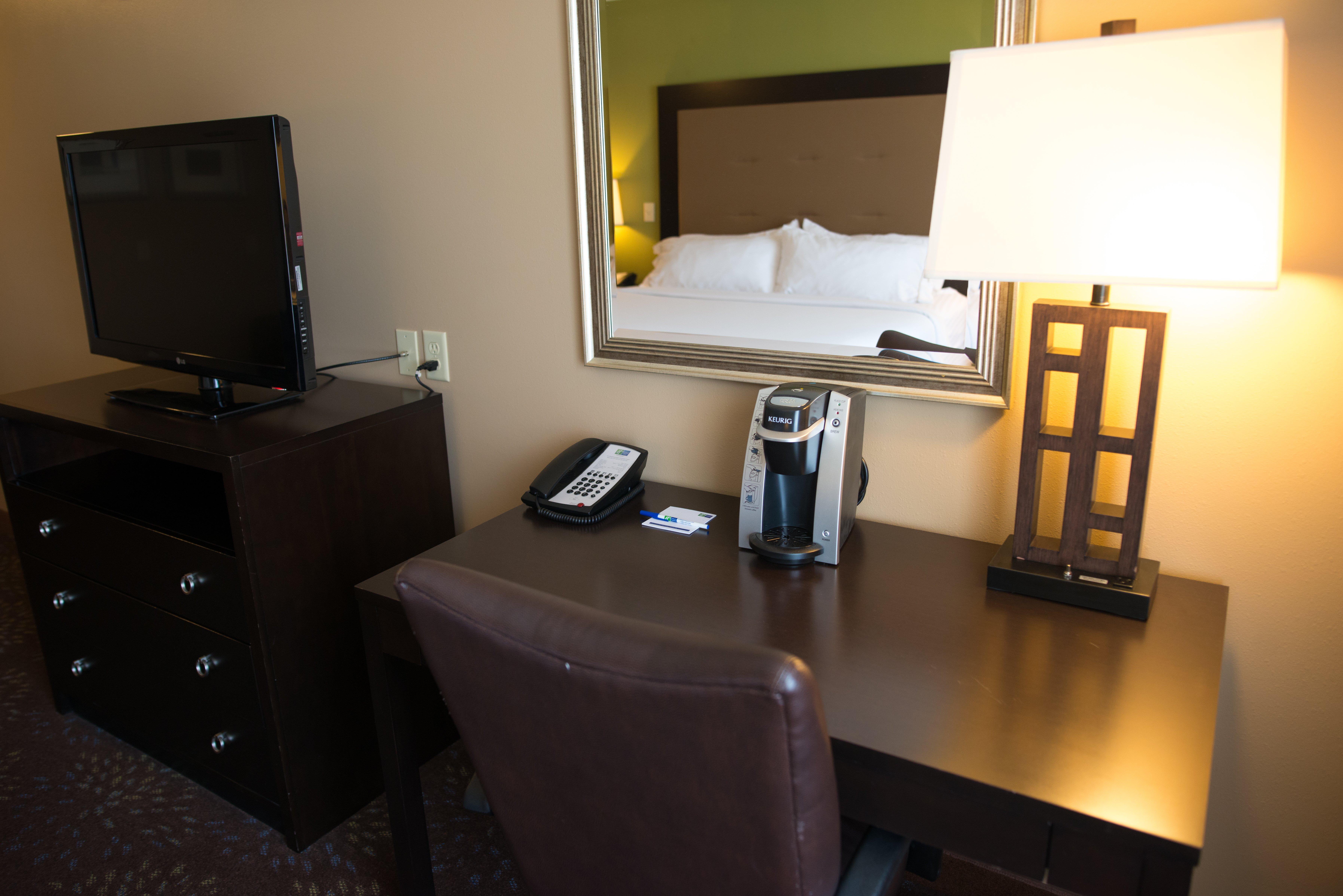 Holiday Inn Express & Suites Northwood By Ihg Silver Lake Exterior foto