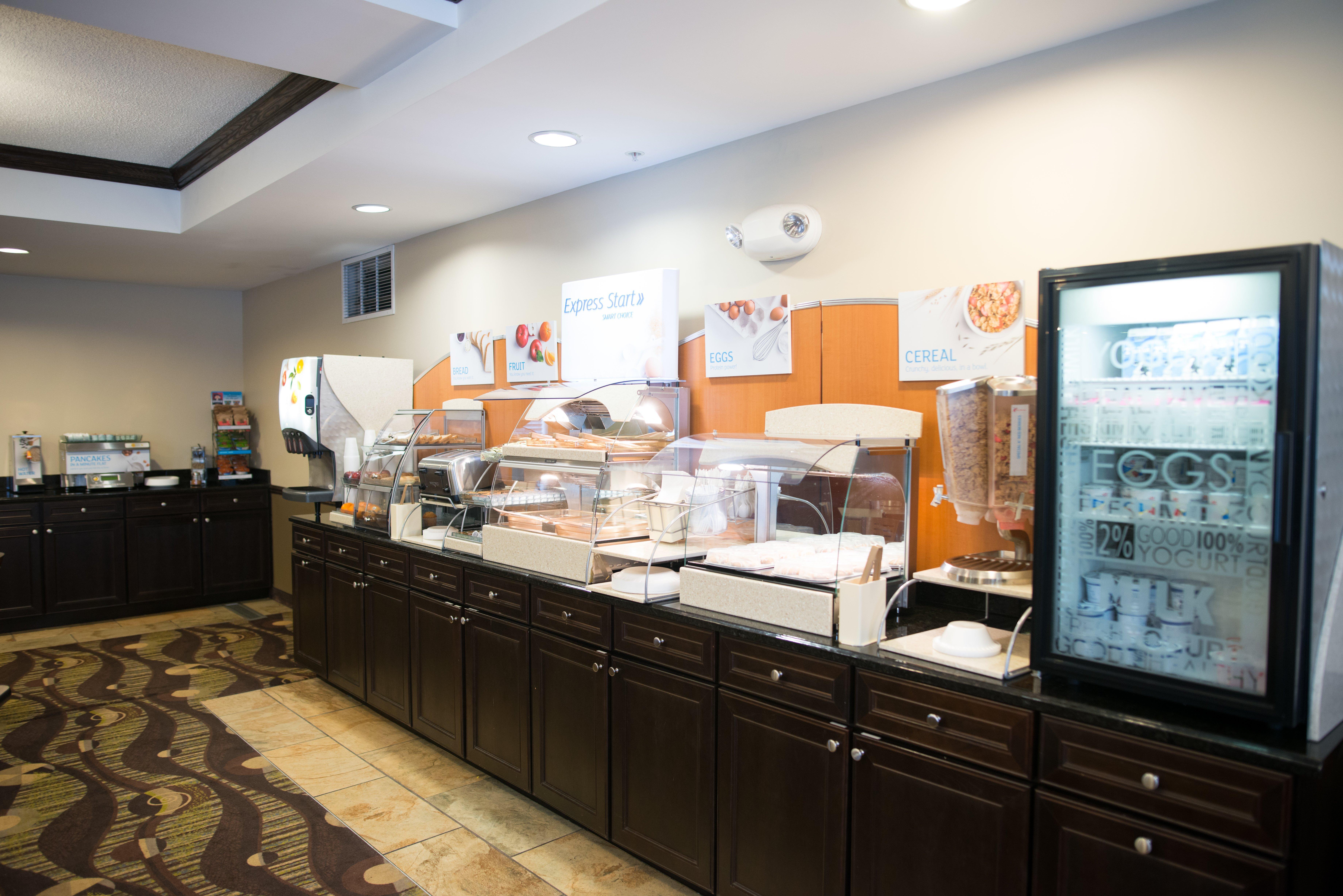 Holiday Inn Express & Suites Northwood By Ihg Silver Lake Exterior foto