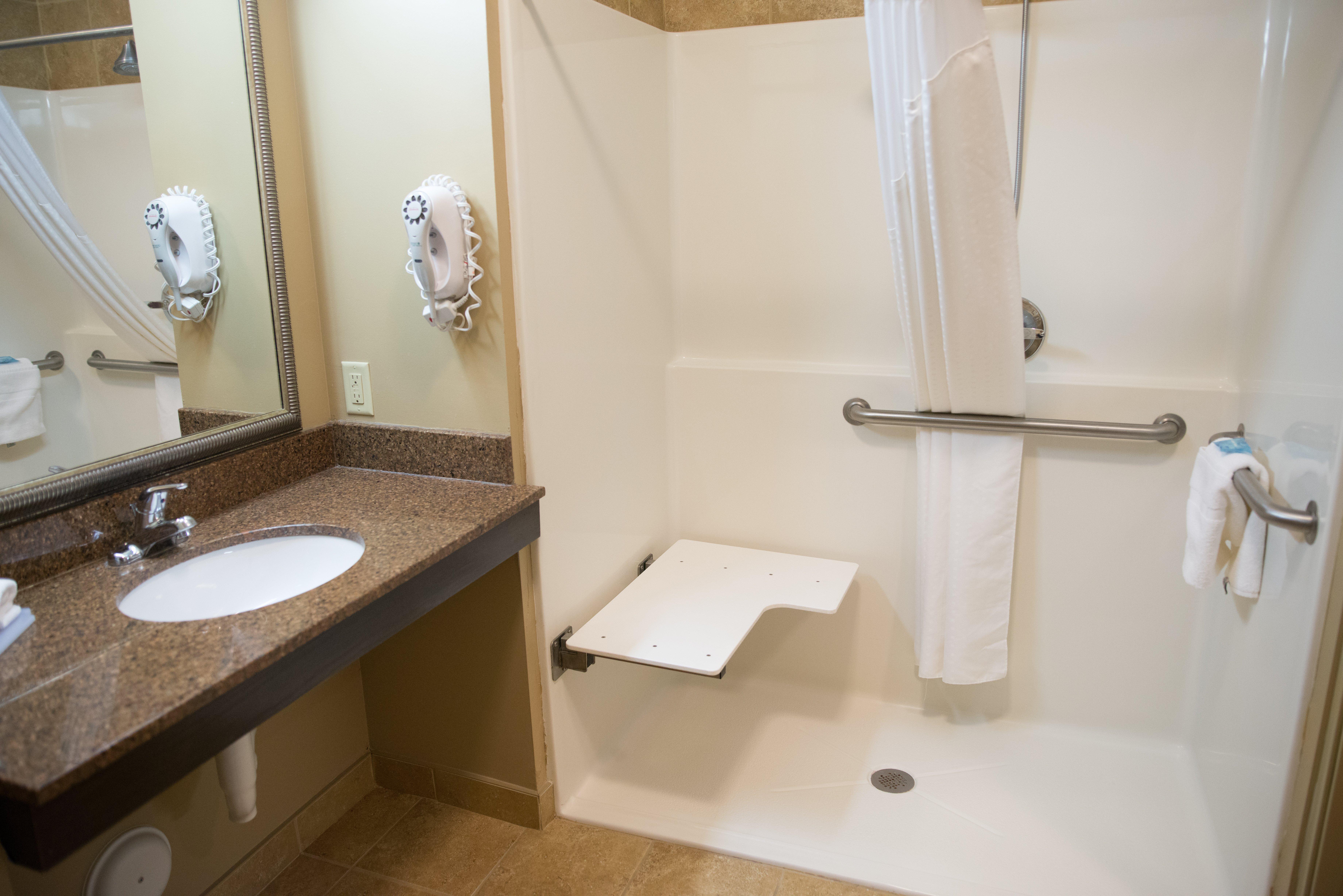 Holiday Inn Express & Suites Northwood By Ihg Silver Lake Exterior foto