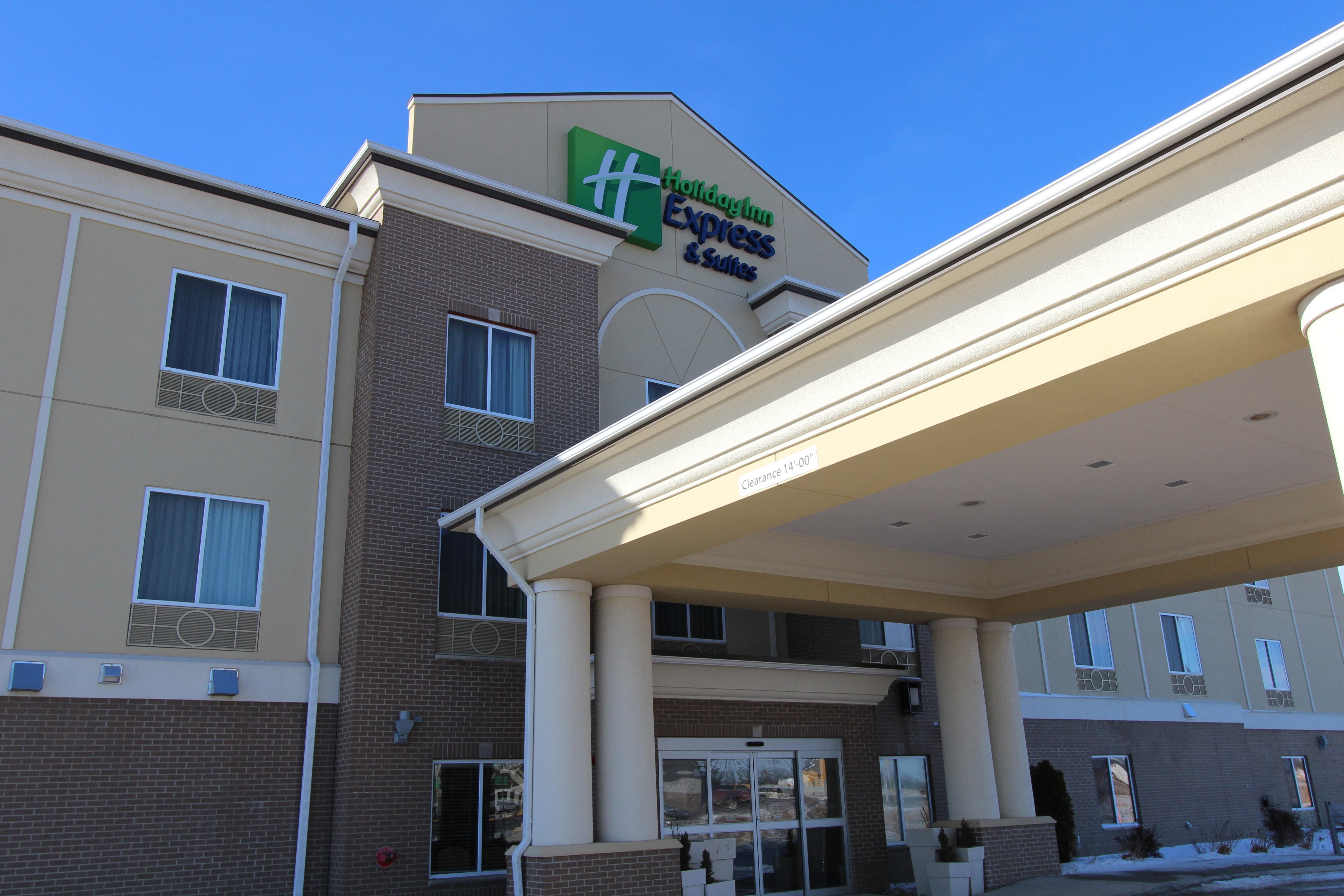 Holiday Inn Express & Suites Northwood By Ihg Silver Lake Exterior foto