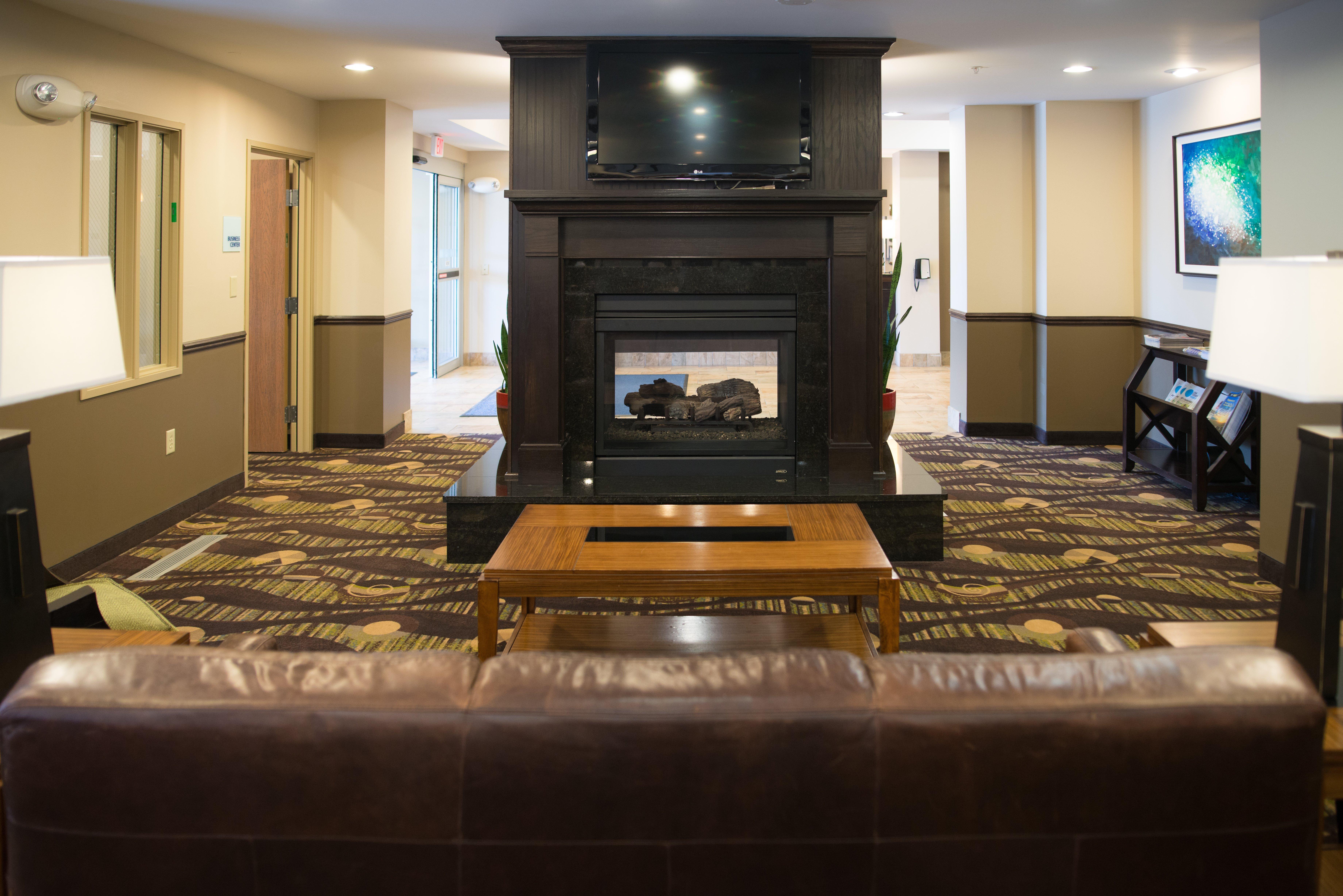 Holiday Inn Express & Suites Northwood By Ihg Silver Lake Exterior foto