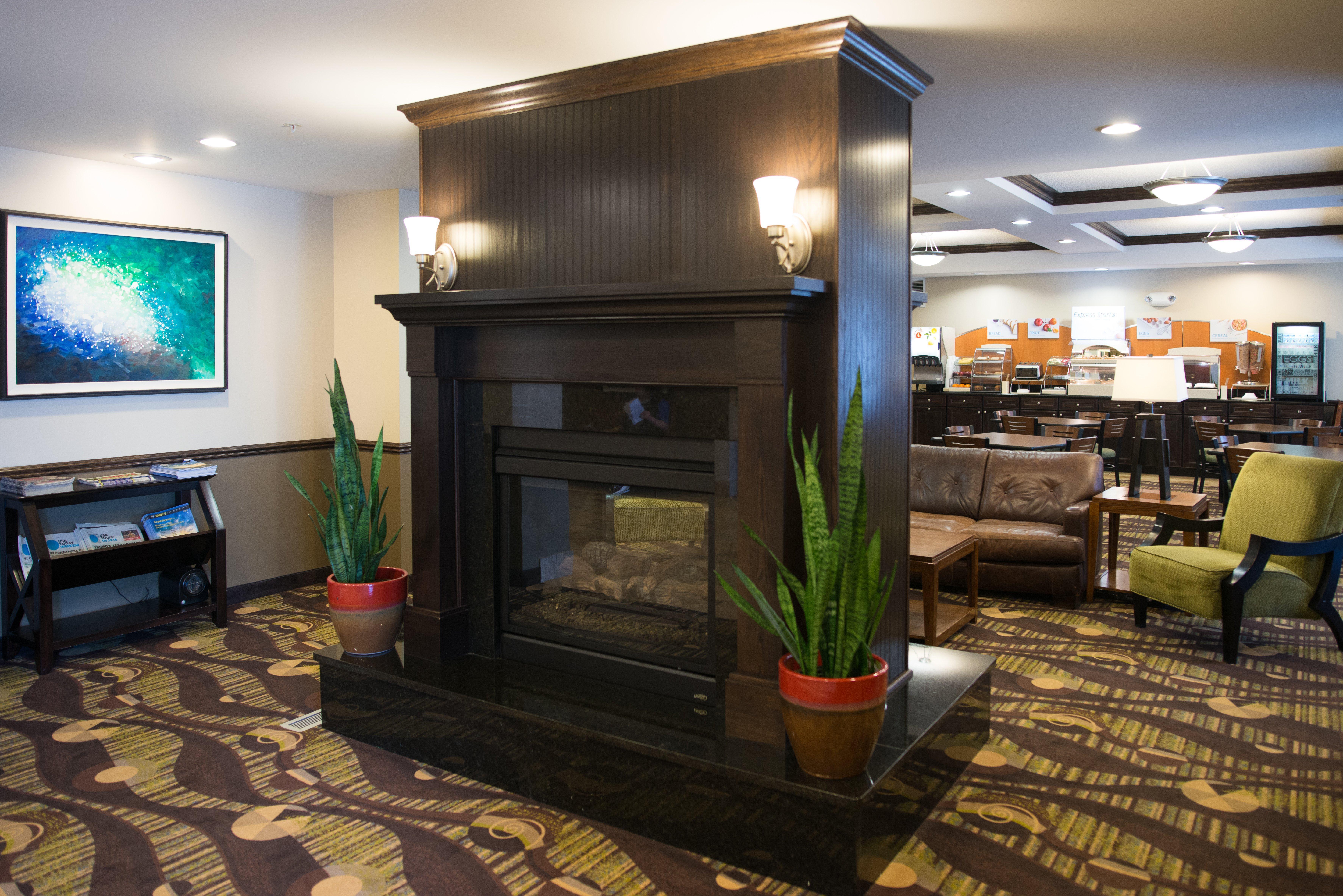 Holiday Inn Express & Suites Northwood By Ihg Silver Lake Exterior foto