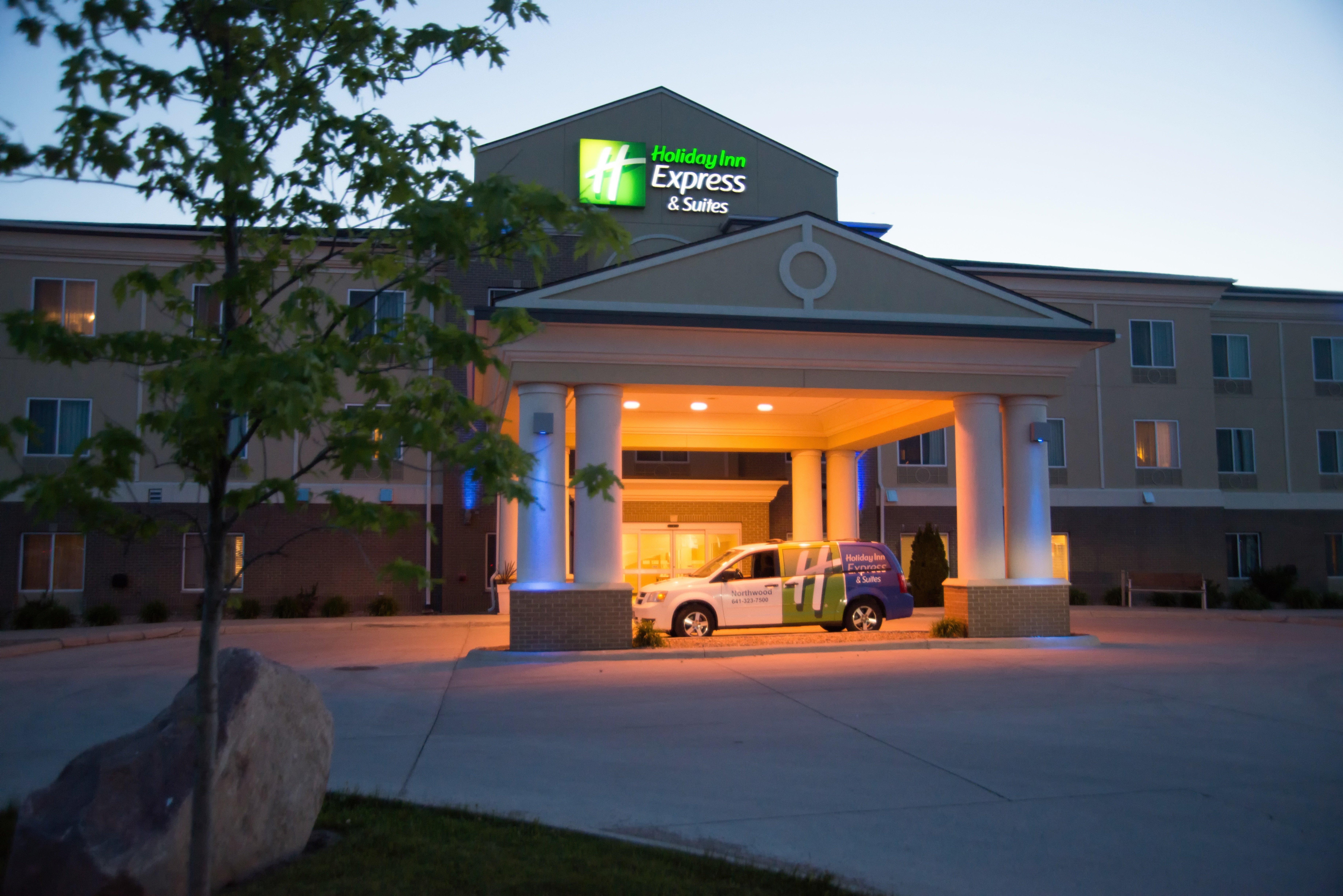 Holiday Inn Express & Suites Northwood By Ihg Silver Lake Exterior foto