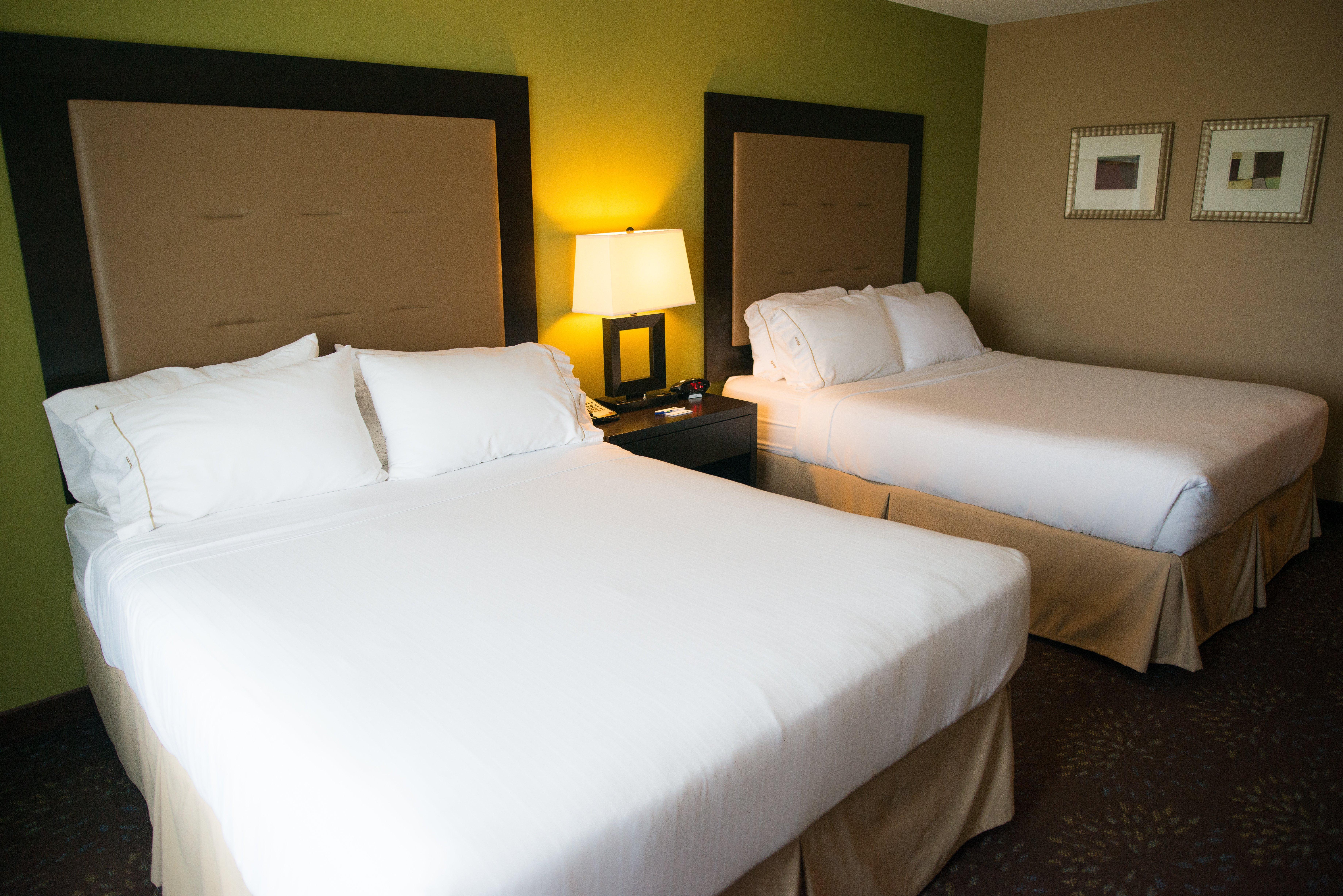 Holiday Inn Express & Suites Northwood By Ihg Silver Lake Exterior foto