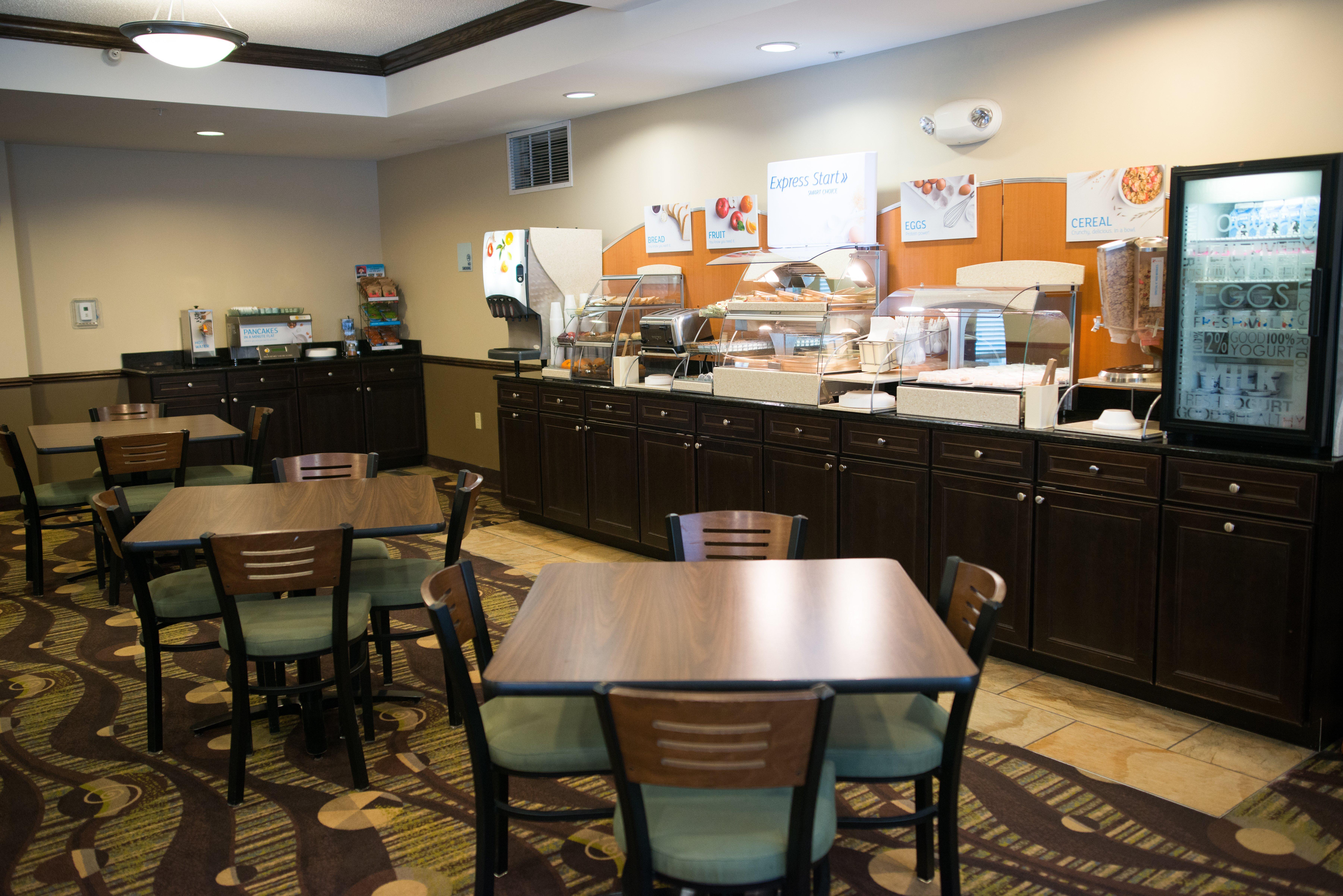 Holiday Inn Express & Suites Northwood By Ihg Silver Lake Exterior foto