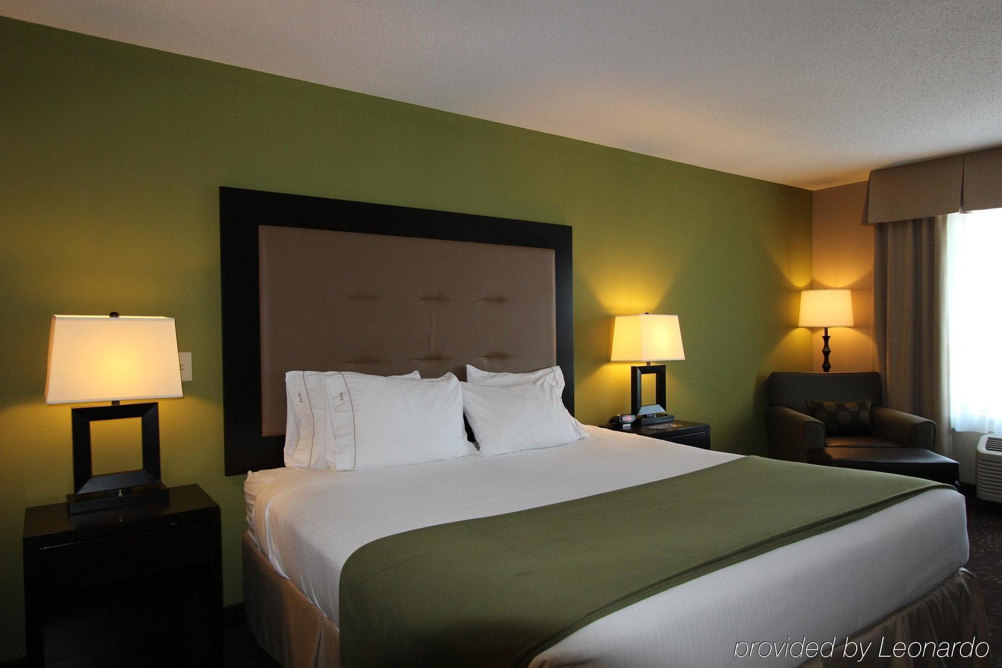 Holiday Inn Express & Suites Northwood By Ihg Silver Lake Exterior foto