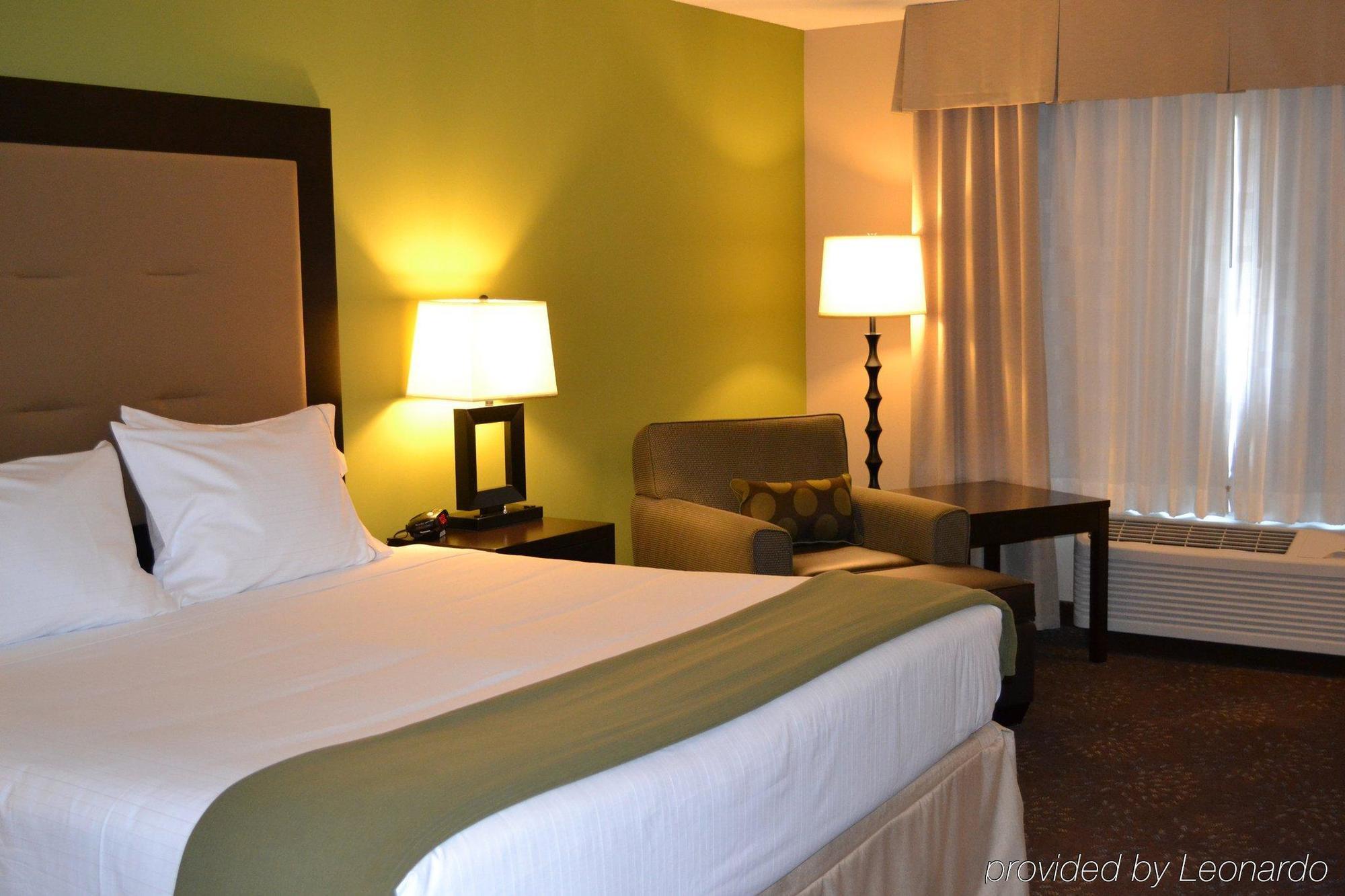 Holiday Inn Express & Suites Northwood By Ihg Silver Lake Exterior foto