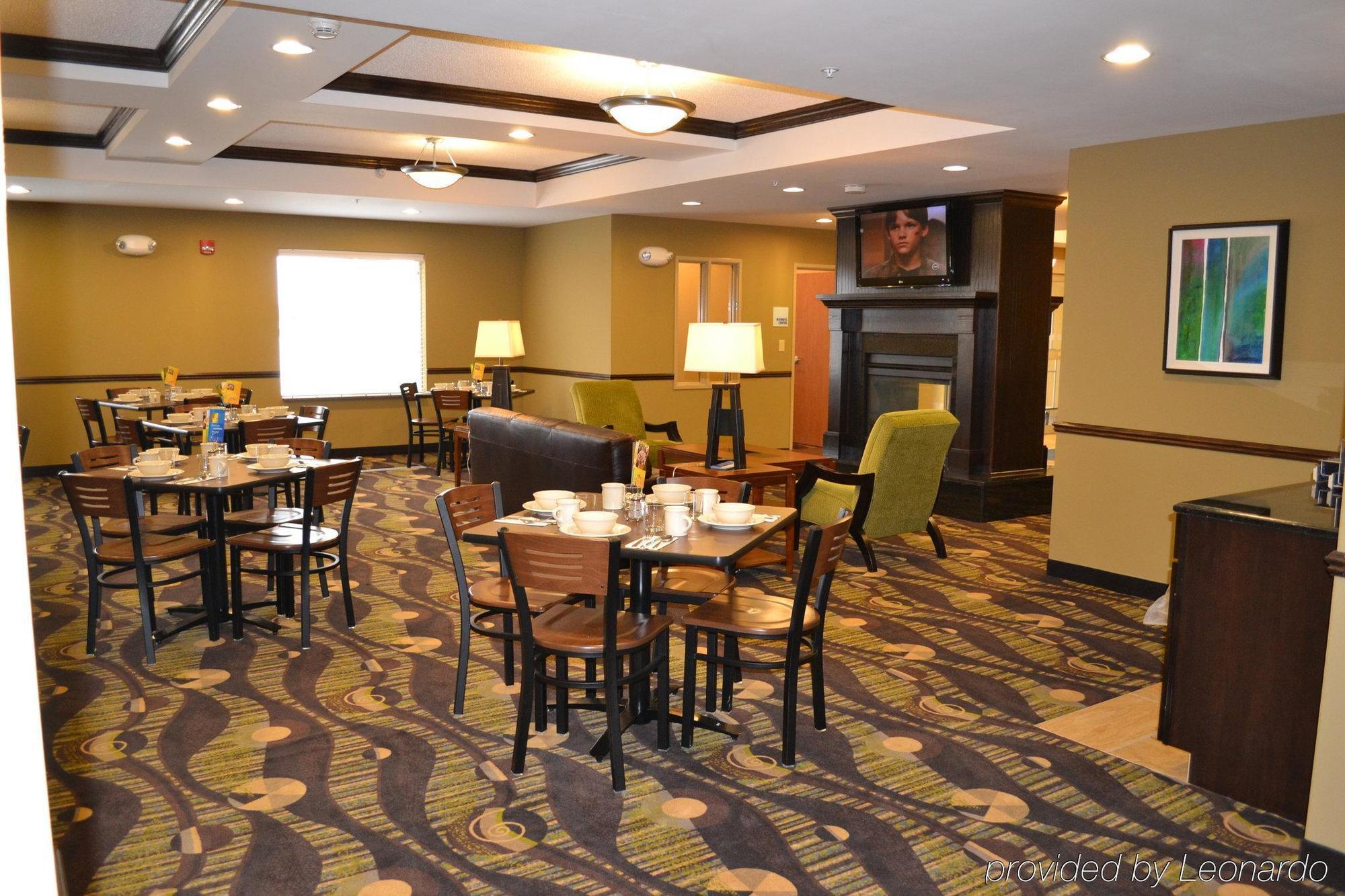 Holiday Inn Express & Suites Northwood By Ihg Silver Lake Exterior foto