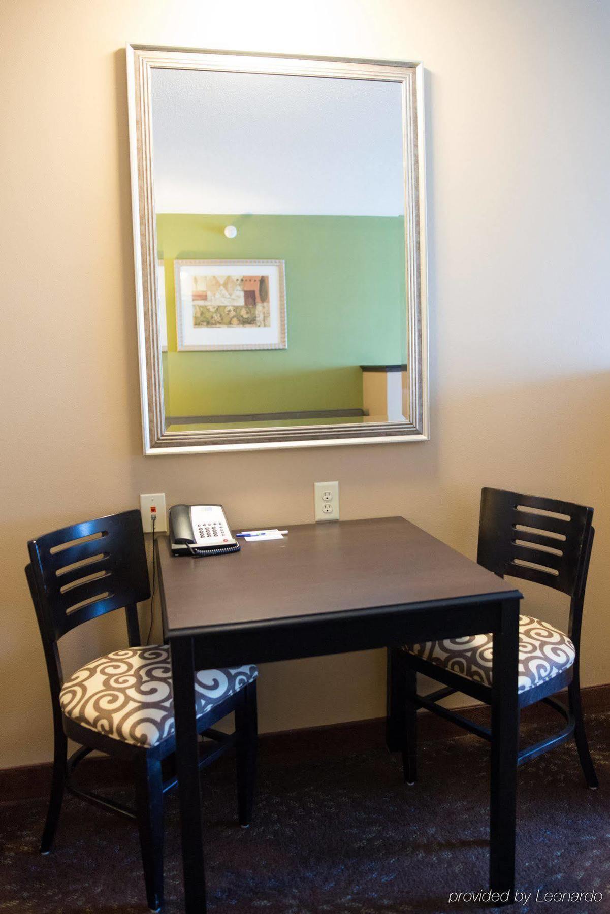 Holiday Inn Express & Suites Northwood By Ihg Silver Lake Exterior foto